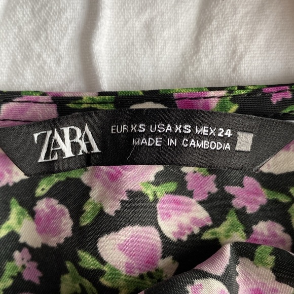 Zara twist neck halter top in purple,green,black & white floral design. XS๐๐๐ค - Picture 10 of 11